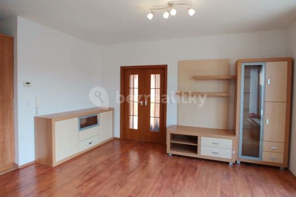 2 bedroom with open-plan kitchen flat to rent, 81 m², Habrová, Měšice