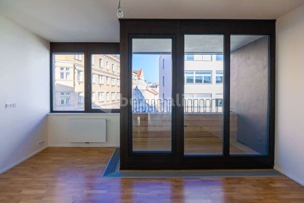 Studio flat to rent, 32 m², Zenklova, Praha