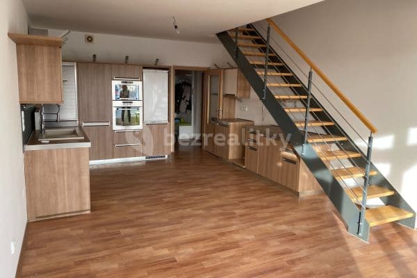 4 bedroom with open-plan kitchen flat to rent, 127 m², Pod Nouzovem, Hlavní město Praha