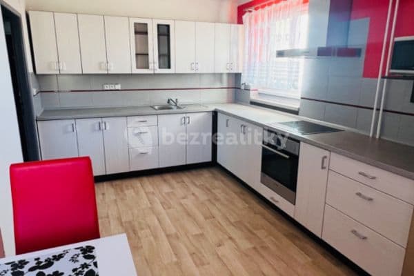 2 bedroom with open-plan kitchen flat for sale, 65 m², Hlavní, Vrbice