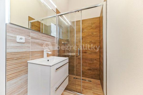 2 bedroom with open-plan kitchen flat for sale, 86 m², 3. května, 