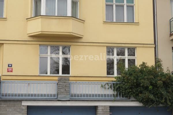 3 bedroom with open-plan kitchen flat to rent, 97 m², Kostelní, Praha