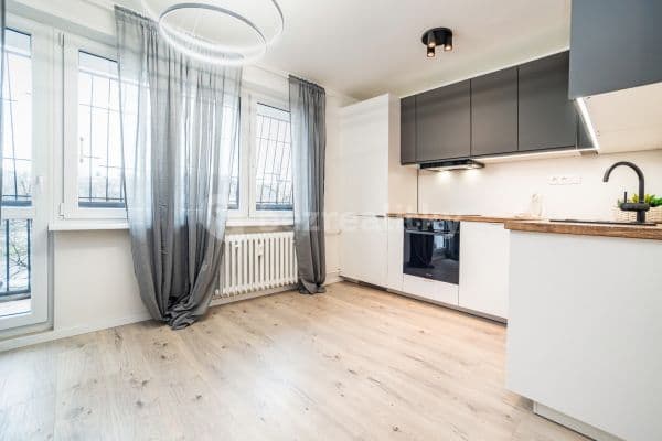 3 bedroom with open-plan kitchen flat for sale, 78 m², Hlavní, Hlavní město Praha