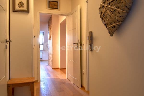 1 bedroom with open-plan kitchen flat for sale, 70 m², Na Rozdílu, Hlavní město Praha