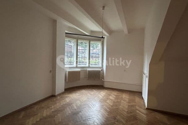 Small studio flat to rent, 41 m², Hradešínská, Hlavní město Praha