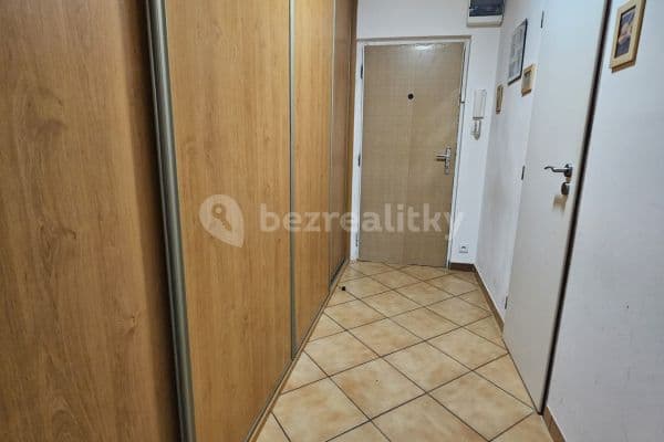 1 bedroom with open-plan kitchen flat for sale, 43 m², Modrá, Praha