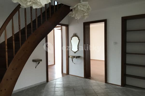 5 bedroom flat to rent, 155 m², K Jahodárně, Vestec