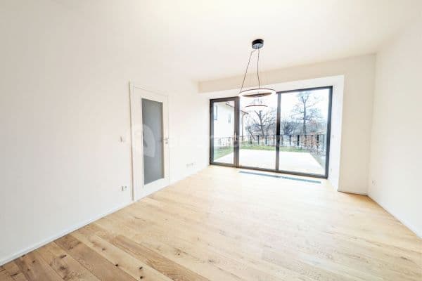 1 bedroom with open-plan kitchen flat to rent, 53 m², Na Vidouli, Hlavní město Praha