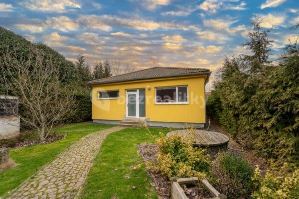 house for sale, 104 m², V. Moravce, 