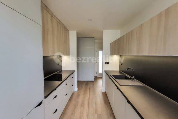3 bedroom flat to rent, 80 m², Hobzíkova, Opava