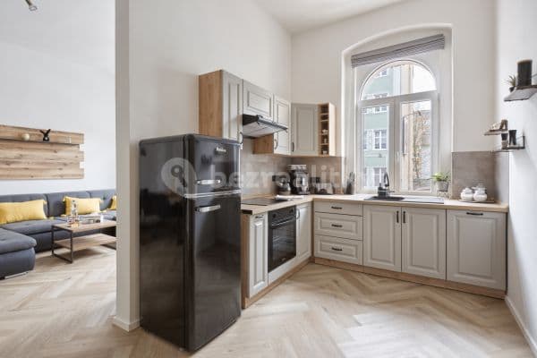 3 bedroom with open-plan kitchen flat for sale, 89 m², Sokolovská, 