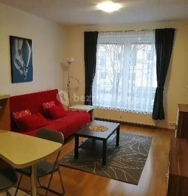 Studio flat to rent, 30 m², Zderadova, Brno, Jihomoravský Region