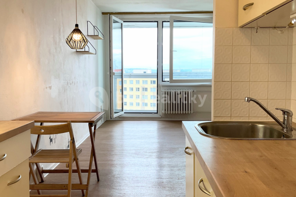 1 bedroom with open-plan kitchen flat for sale, 44 m², Milánská, Praha