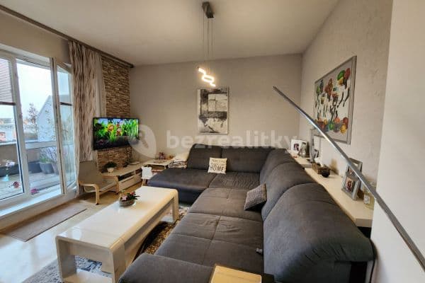 2 bedroom with open-plan kitchen flat to rent, 107 m², Ke Statku, Brno
