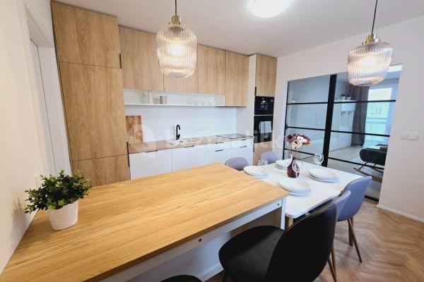 2 bedroom with open-plan kitchen flat for sale, 77 m², Bezdíčkova, Pardubice