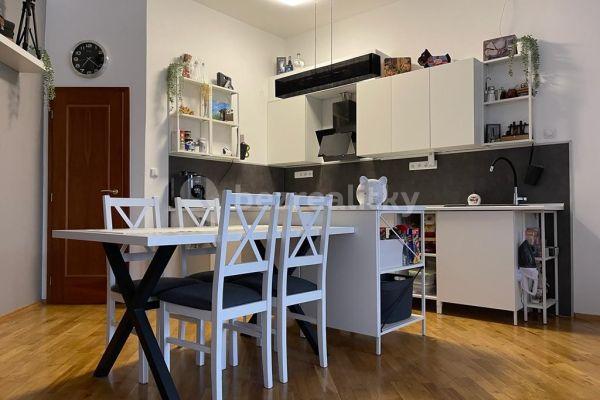 2 bedroom with open-plan kitchen flat for sale, 112 m², Za Kovárnou, Praha