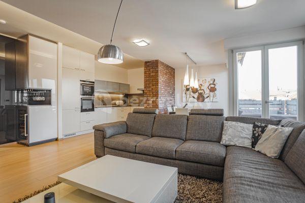 4 bedroom with open-plan kitchen flat for sale, 142 m², Farského, 