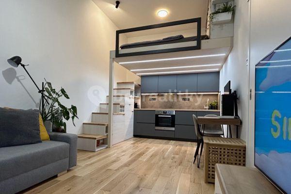 Studio flat to rent, 35 m², Na Valentince, Hlavní město Praha