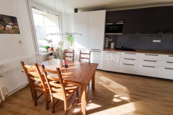 2 bedroom with open-plan kitchen flat to rent, 71 m², Petýrkova, Praha