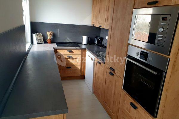 2 bedroom with open-plan kitchen flat for sale, 70 m², Topolová, Milovice