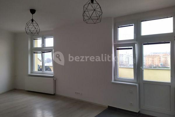 Studio flat to rent, 35 m², Za Viaduktem, Hlavní město Praha