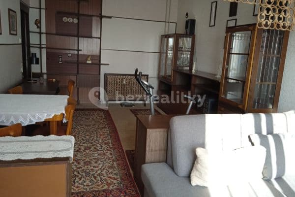 2 bedroom flat to rent, 56 m², Svobodova, Nová Role 2 bedroom flat to rent, 56 m², Svobodova, Nová Role