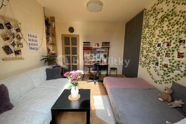 3 bedroom with open-plan kitchen flat to rent, 100 m², K Horoměřicům, Hlavní město Praha