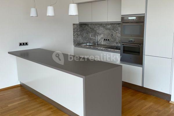 4 bedroom with open-plan kitchen flat to rent, 140 m², Varhulíkové, Hlavní město Praha