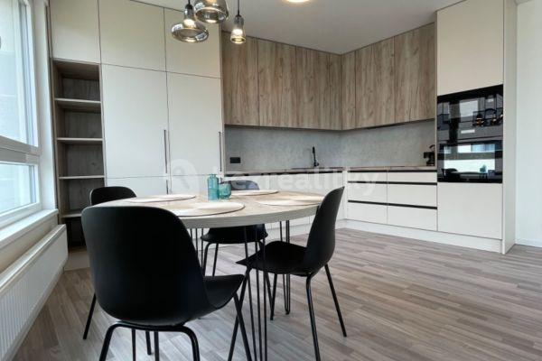 2 bedroom with open-plan kitchen flat to rent, 82 m², Baarové, Praha