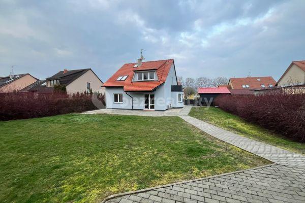 house to rent, 236 m², Lipová, Chýně
