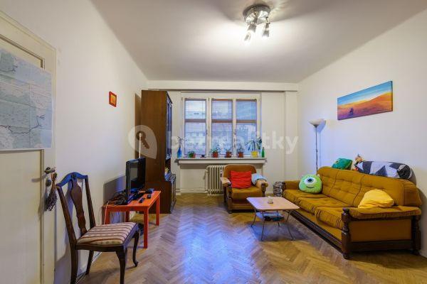 4 bedroom flat to rent, 113 m², Floriánske námestie, Bratislava