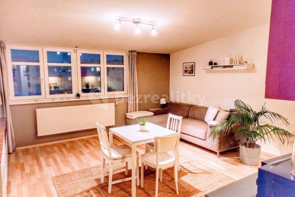 2 bedroom with open-plan kitchen flat for sale, 72 m², Křídlovická, Brno