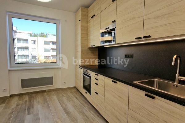 1 bedroom with open-plan kitchen flat to rent, 37 m², U Kříže, Praha