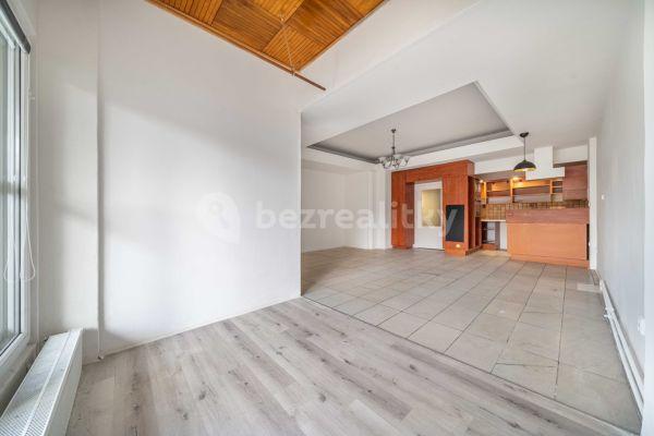 1 bedroom with open-plan kitchen flat for sale, 52 m², Plzeňská, 