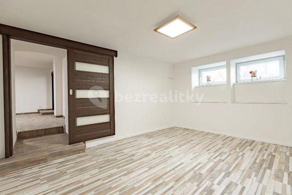 1 bedroom with open-plan kitchen flat for sale, 63 m², Družstevní, Chýně