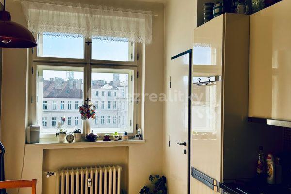 3 bedroom flat to rent, 93 m², Štefánikova, Hlavní město Praha