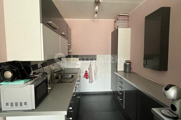 1 bedroom with open-plan kitchen flat to rent, 42 m², Veronské náměstí, Hlavní město Praha