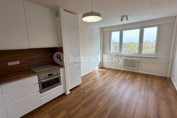 2 bedroom with open-plan kitchen flat to rent, 60 m², Hlavatého, Praha