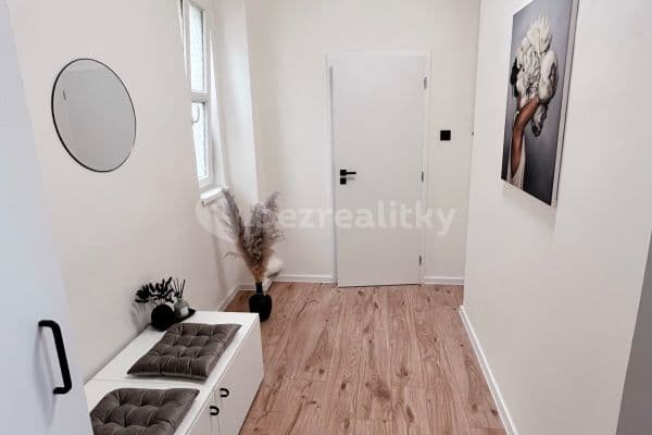 1 bedroom with open-plan kitchen flat to rent, 48 m², Kovářská, Praha 1 bedroom with open-plan kitchen flat to rent, 48 m², Kovářská, Praha