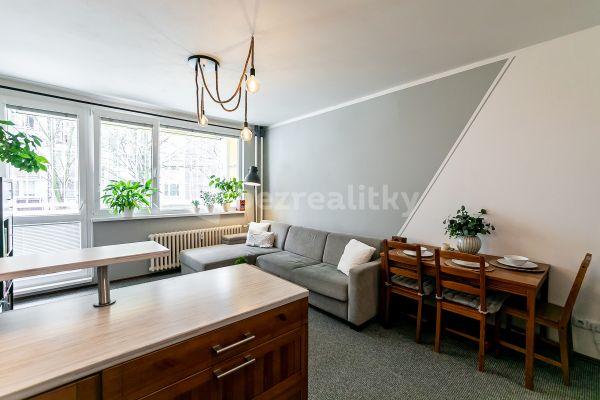 1 bedroom with open-plan kitchen flat for sale, 52 m², Wassermannova, 
