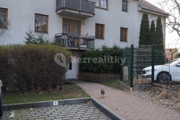1 bedroom with open-plan kitchen flat to rent, 68 m², Podle Náhonu, Praha
