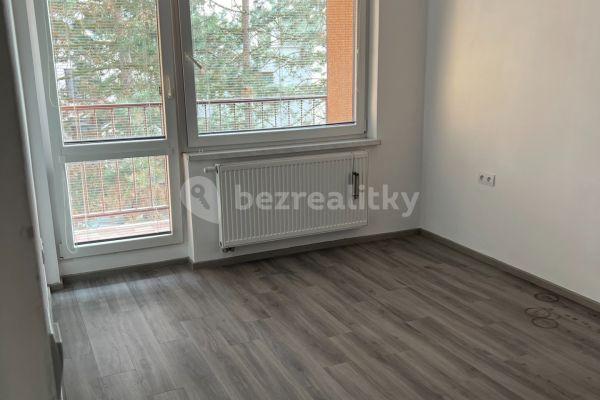 3 bedroom flat to rent, 71 m², Boháčova, Pardubice