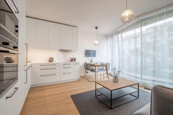 1 bedroom with open-plan kitchen flat to rent, 64 m², Komunardů, Praha