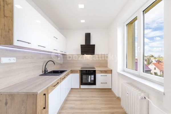2 bedroom with open-plan kitchen flat for sale, 63 m², Zahradnická, 