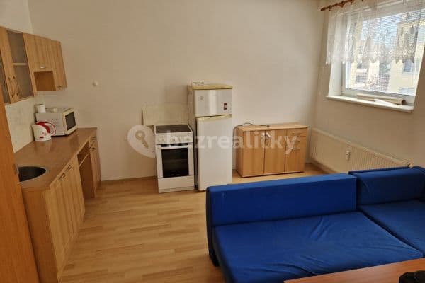 Studio flat to rent, 30 m², Jozefa Gabčíka, Pardubice, Pardubický Region