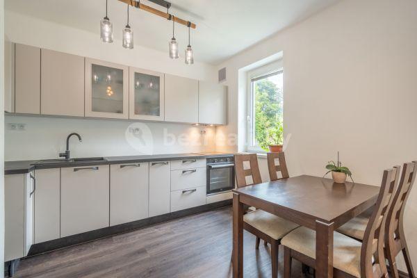 3 bedroom with open-plan kitchen flat for sale, 90 m², V Podskalí, 
