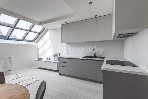 3 bedroom with open-plan kitchen flat for sale, 87 m², Francouzská, Praha