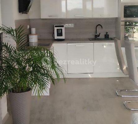 2 bedroom with open-plan kitchen flat for sale, 64 m², Berlínská, Tábor