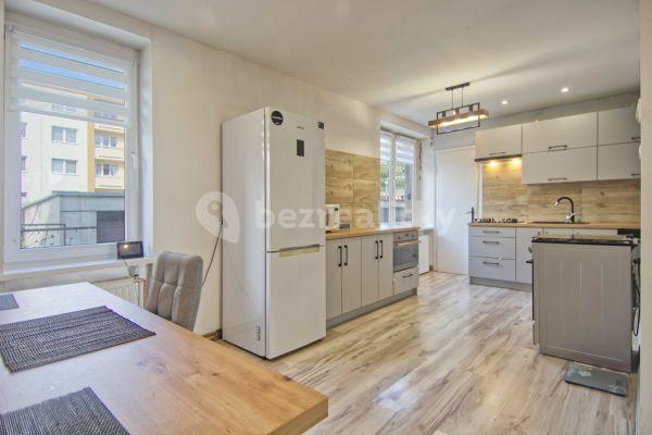 3 bedroom with open-plan kitchen flat for sale, 91 m², Komenského, 