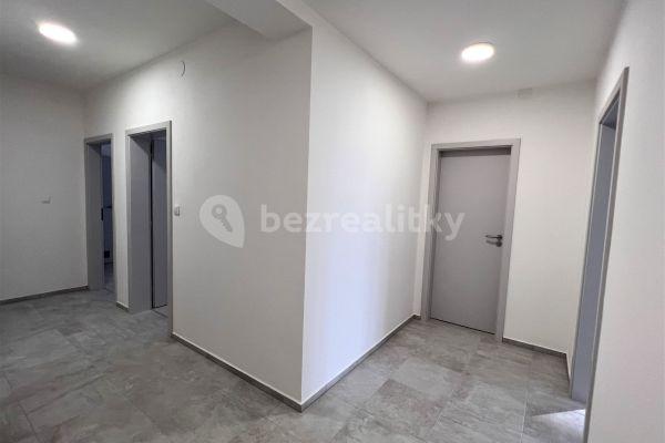3 bedroom with open-plan kitchen flat to rent, 92 m², Chvalovka, Brno